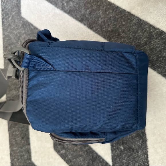 Lowepro Toploader Zoom 45 AW II Camera Bag - Picture 3 of 7